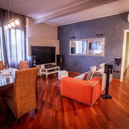 Cinematic Modern Flat, 100 Mt Da Ospedale Apartment
